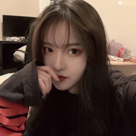 长发酷帅，气场十足的长发女生酷头像