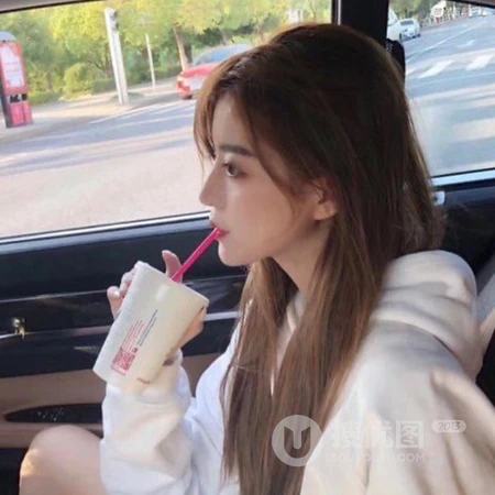 长发酷帅，气场十足的长发女生酷头像