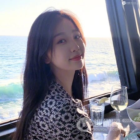 长发酷帅，气场十足的长发女生酷头像