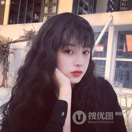 长发酷帅，气场十足的长发女生酷头像