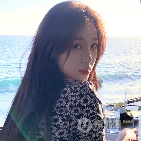 长发酷帅，气场十足的长发女生酷头像