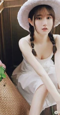 清甜又气质的美丽双麻花辫白裙女孩，静享美好的青春时光