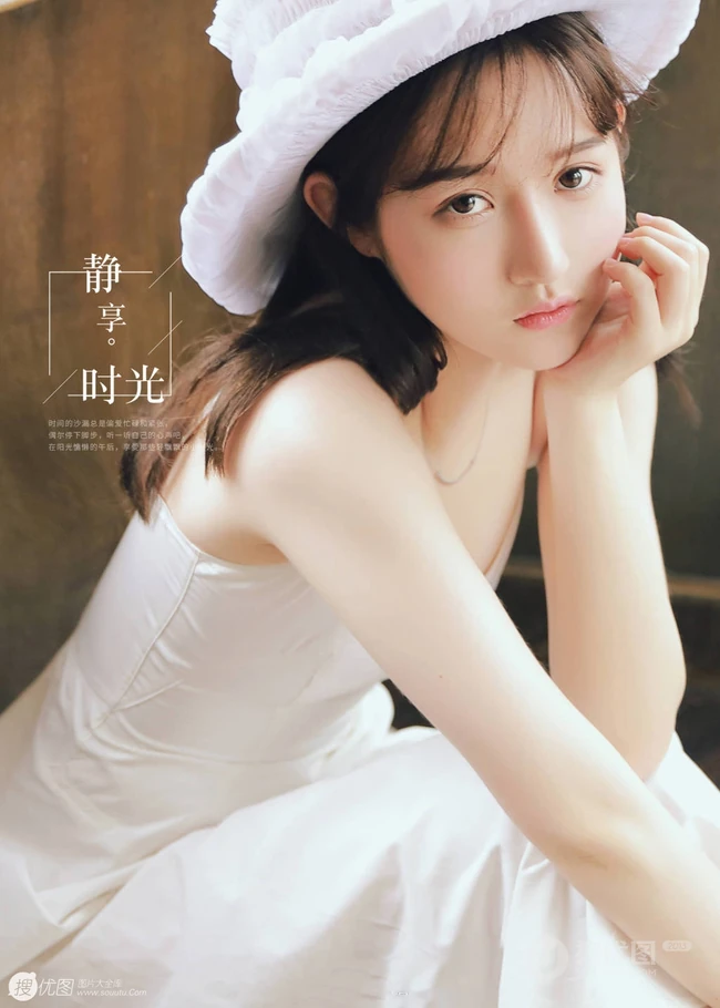 清甜又气质的美丽双麻花辫白裙女孩，静享美好的青春时光