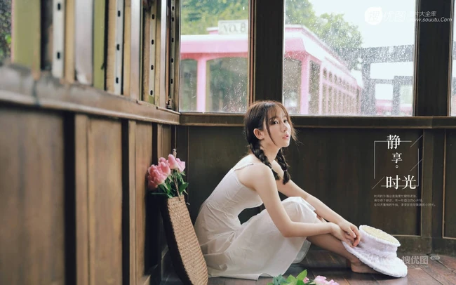 清甜又气质的美丽双麻花辫白裙女孩，静享美好的青春时光