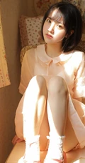 瓷娃娃般精致俏丽短发粉裙美丽少女，有没有想要好好呵护她的感觉？