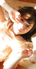瓷娃娃般精致俏丽短发粉裙美丽少女，有没有想要好好呵护她的感觉？