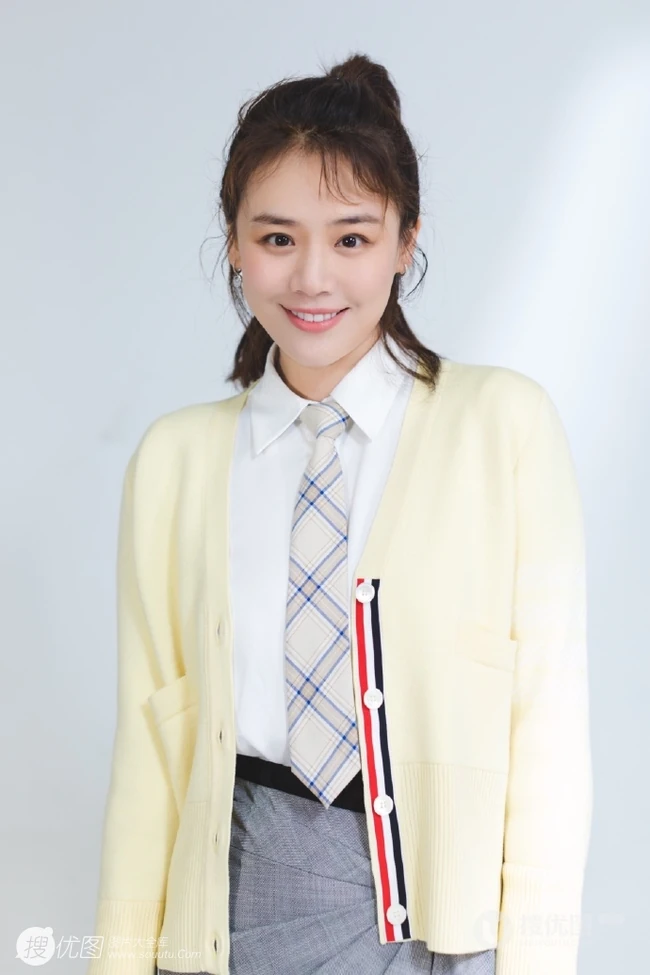 马思纯超活力可爱复古制服短裙魅力写真美图