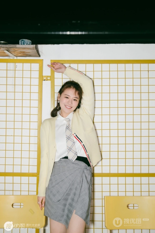 马思纯超活力可爱复古制服短裙魅力写真美图