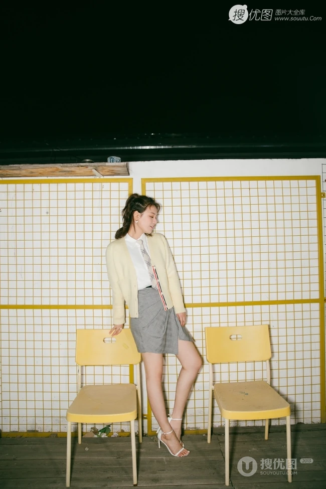 马思纯超活力可爱复古制服短裙魅力写真美图