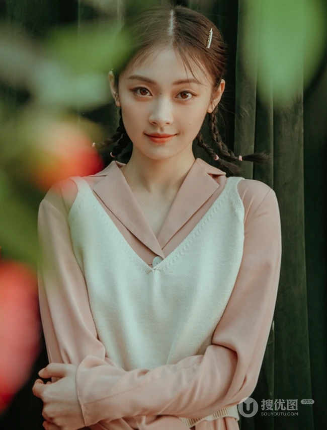 邵芸青涩复古写真图片