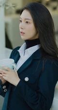陈瑶朴素西装短裙恬静写真，掩盖不住的优雅气质女生气质