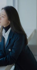 陈瑶朴素西装短裙恬静写真，掩盖不住的优雅气质女生气质
