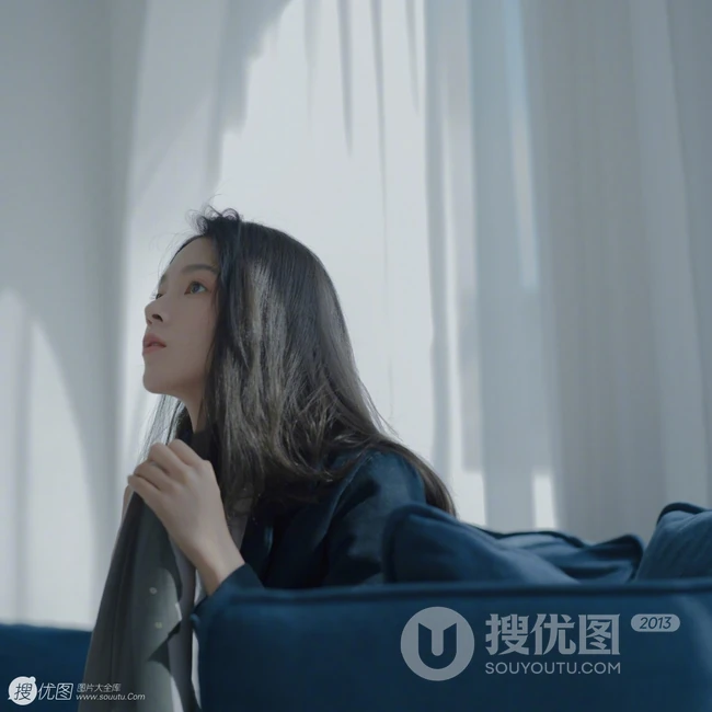 陈瑶朴素西装短裙恬静写真，掩盖不住的优雅气质女生气质