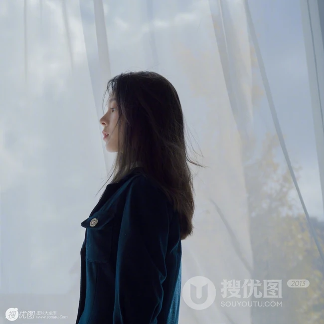 陈瑶朴素西装短裙恬静写真，掩盖不住的优雅气质女生气质