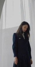 陈瑶朴素西装短裙恬静写真，掩盖不住的优雅气质女生气质