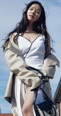 韩国气质时尚女生朴敏英杂志封面写真图集，美背长腿气质超美