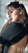 韩国气质时尚女生朴敏英杂志封面写真图集，美背长腿气质超美