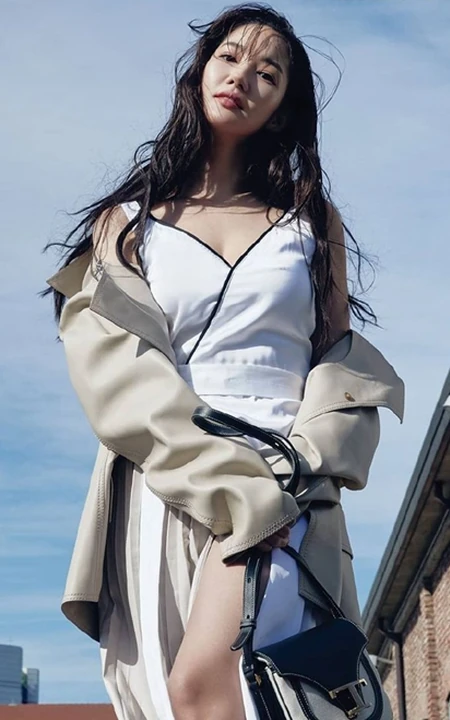 韩国气质时尚女生朴敏英杂志封面写真图集，美背长腿气质超美