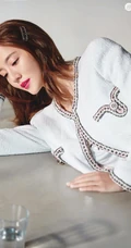 吴千语气质红唇高清近照写真图片，朦胧中的美人，妙不可言