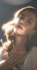 吴千语气质红唇高清近照写真图片，朦胧中的美人，妙不可言