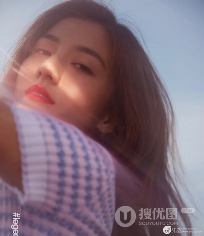 吴千语气质红唇高清近照写真图片，朦胧中的美人，妙不可言