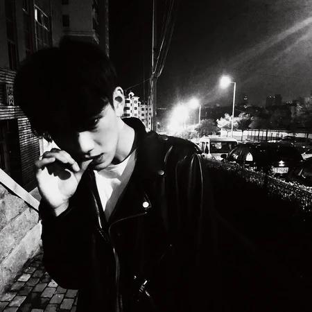 酷拽霸气的帅气男生头像图片免费下载