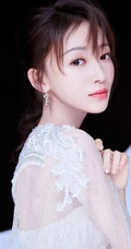 明星吴谨言清纯月下白裙唯美摄影手机壁纸推荐