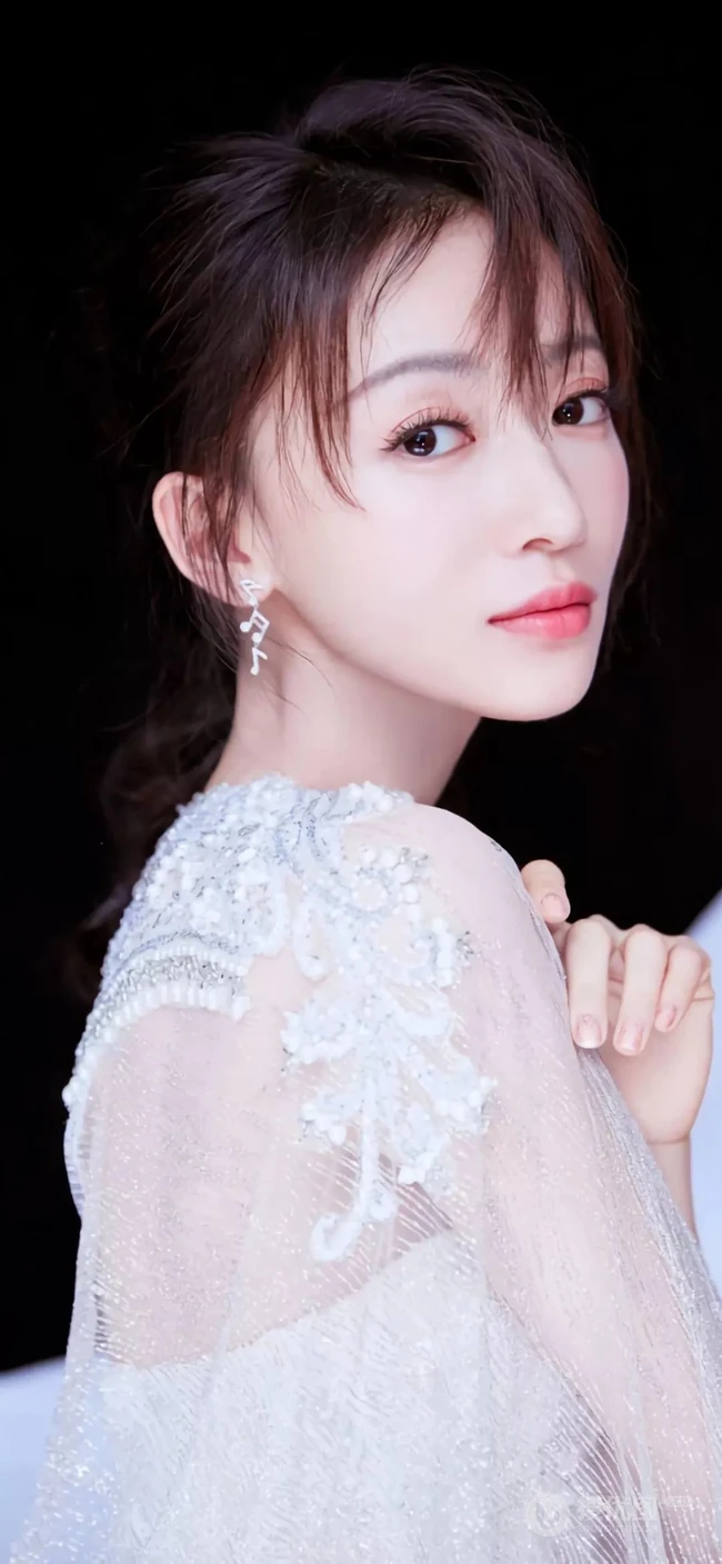 明星吴谨言清纯月下白裙唯美摄影手机壁纸推荐