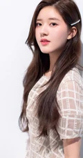 四川美女明星赵露思清纯回眸养眼手机壁纸图片