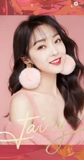 女生宣璐化身甜美温柔桃红美轻熟，端庄优雅，笑颜如花