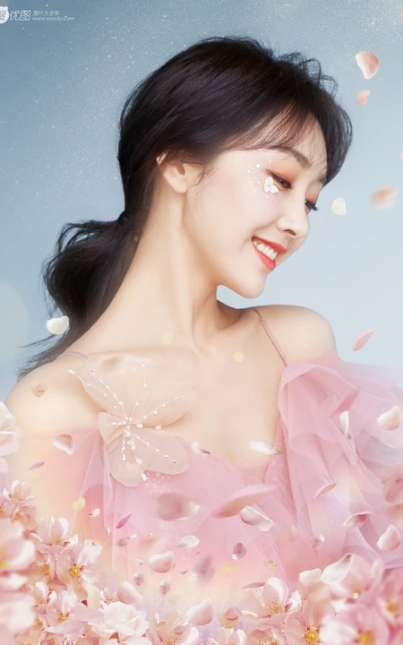 女生宣璐化身甜美温柔桃红美轻熟，端庄优雅，笑颜如花