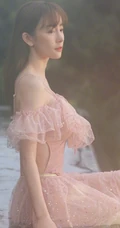 张檬黄昏下湖边超美仙气写真图片，着粉色蕾丝泳装，身材有致