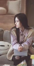 鞠婧祎《朋友请听好》剧中超美图片集，笑容甜美，眼神温柔