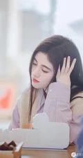 鞠婧祎《朋友请听好》剧中超美图片集，笑容甜美，眼神温柔