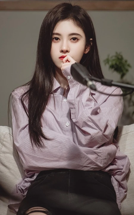 鞠婧祎《朋友请听好》剧中超美图片集，笑容甜美，眼神温柔