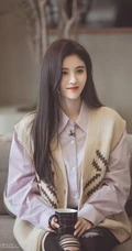 鞠婧祎《朋友请听好》剧中超美图片集，笑容甜美，眼神温柔