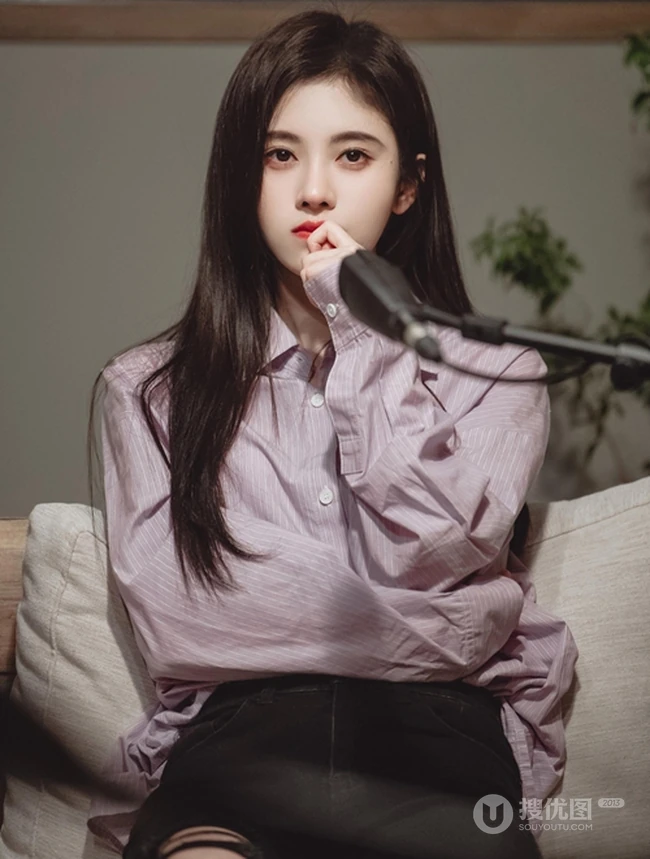 鞠婧祎《朋友请听好》剧中超美图片集，笑容甜美，眼神温柔