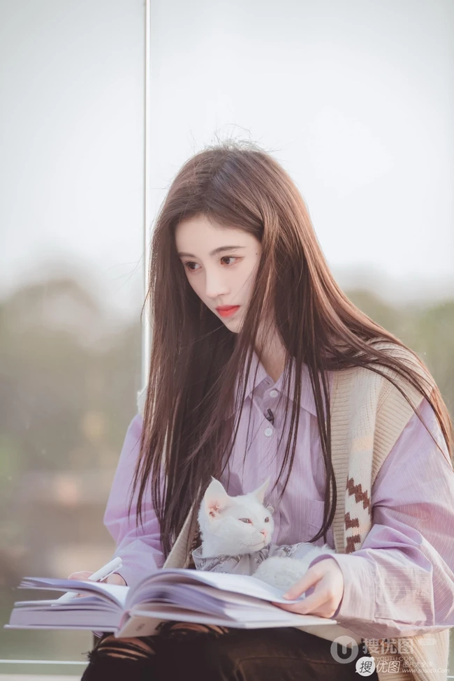 鞠婧祎《朋友请听好》剧中超美图片集，笑容甜美，眼神温柔