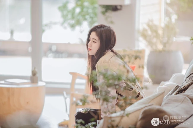 鞠婧祎《朋友请听好》剧中超美图片集，笑容甜美，眼神温柔