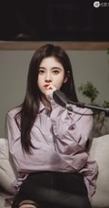 鞠婧祎《朋友请听好》剧中超美图片集，笑容甜美，眼神温柔