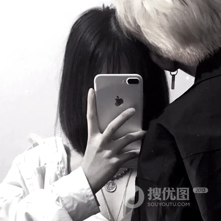 秀恩爱的年轻情侣接吻真人一人一半头像3月29日推荐