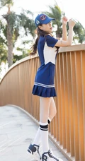运动女生杨紫嫣蓝衣短裙清新街拍美图，白袜加肉丝，线条感修长