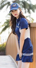 运动女生杨紫嫣蓝衣短裙清新街拍美图，白袜加肉丝，线条感修长