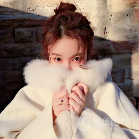 萌萌可爱的丸子头小姐姐搞怪表情头像图片