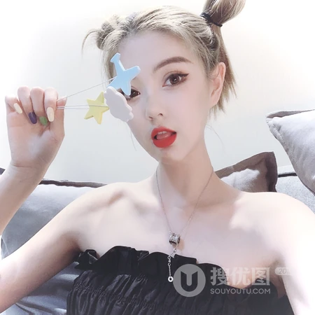萌萌可爱的丸子头小姐姐搞怪表情头像图片