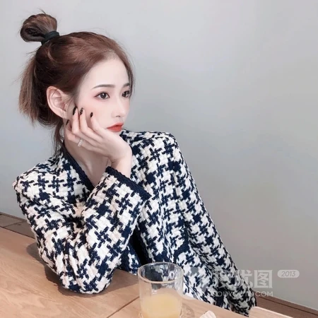 萌萌可爱的丸子头小姐姐搞怪表情头像图片