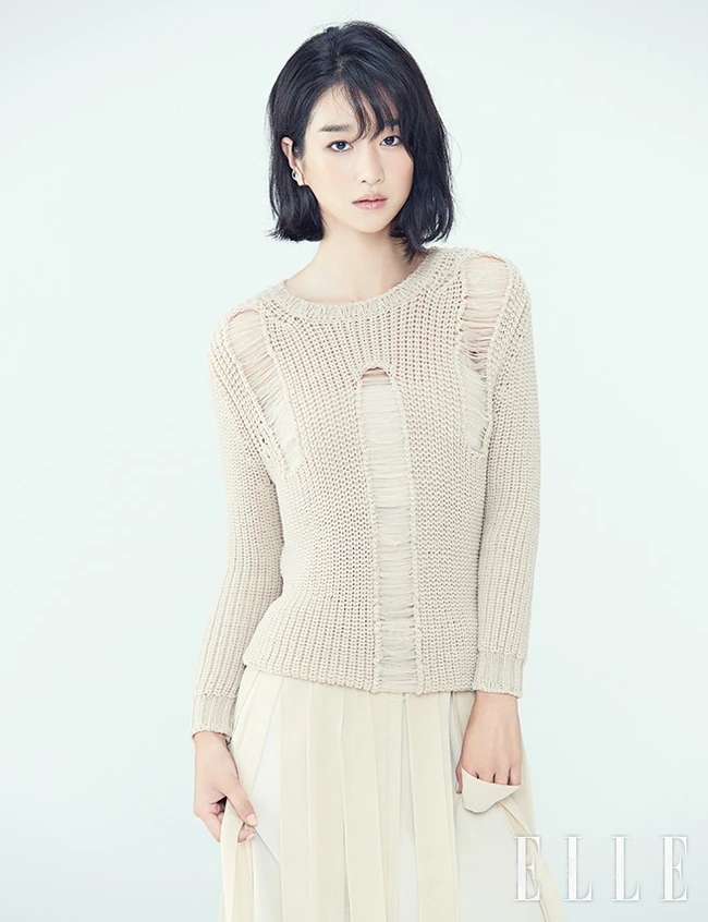 韩国女艺人徐睿知清美优雅杂志封面写真图片