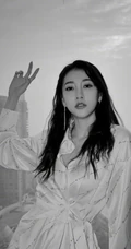 弦子气质慵懒居家丝质白衣睡裙写真图片
