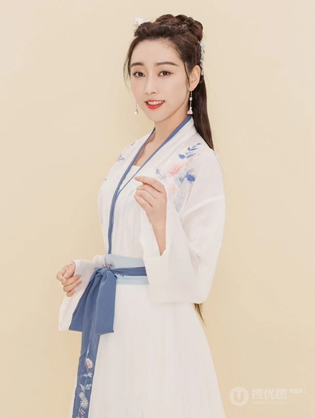 宣璐清新淡雅古装汉服写真图片，演绎属于窈窕淑女的古典魅力