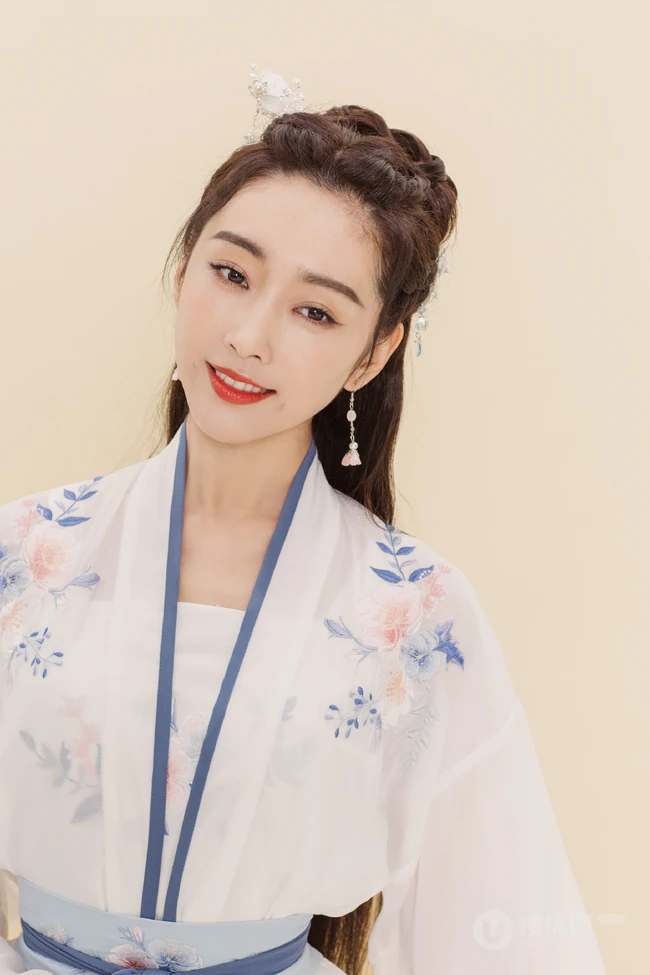 宣璐清新淡雅古装汉服写真图片，演绎属于窈窕淑女的古典魅力